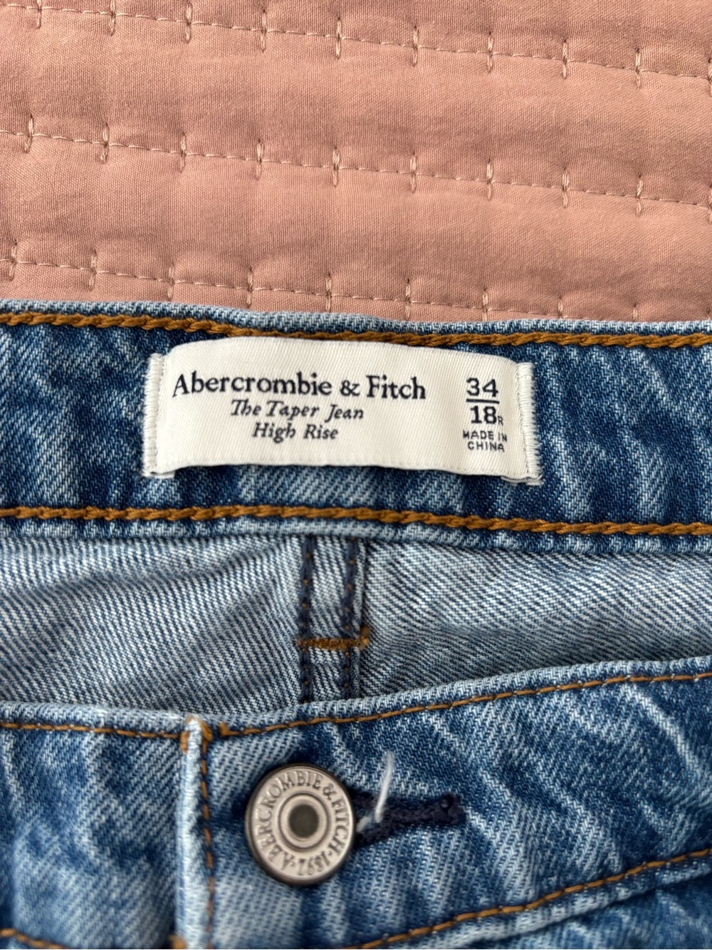 Abercrombie & Fitch High Rise Taper Leg Jeans 34/18R - Picture 4 of 4
